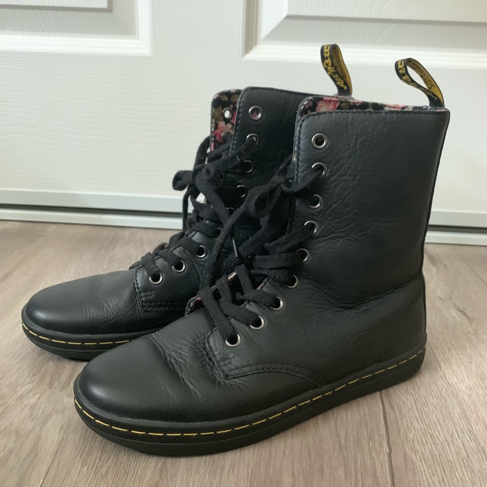 Dr. Martens, Black leather, floral print boots 🌸